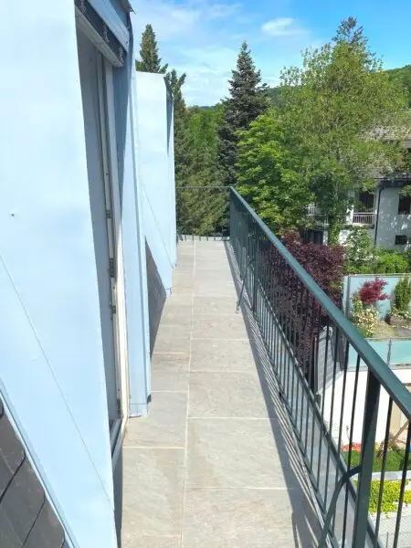 2 Zimmer DG-Wohnung - Erstbezug nach qualitativ hochwertiger Komplettsanierung - plus 2 Terrassen mit gesamt ca. 13,58 m²