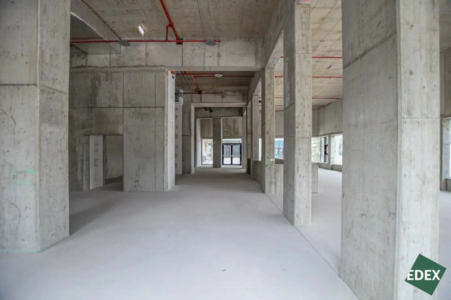 Erstbezug | Moderne Gewerbefläche mit hoher Sichtbarkeit und Terrasse auf zwei Etagen - unbefristet