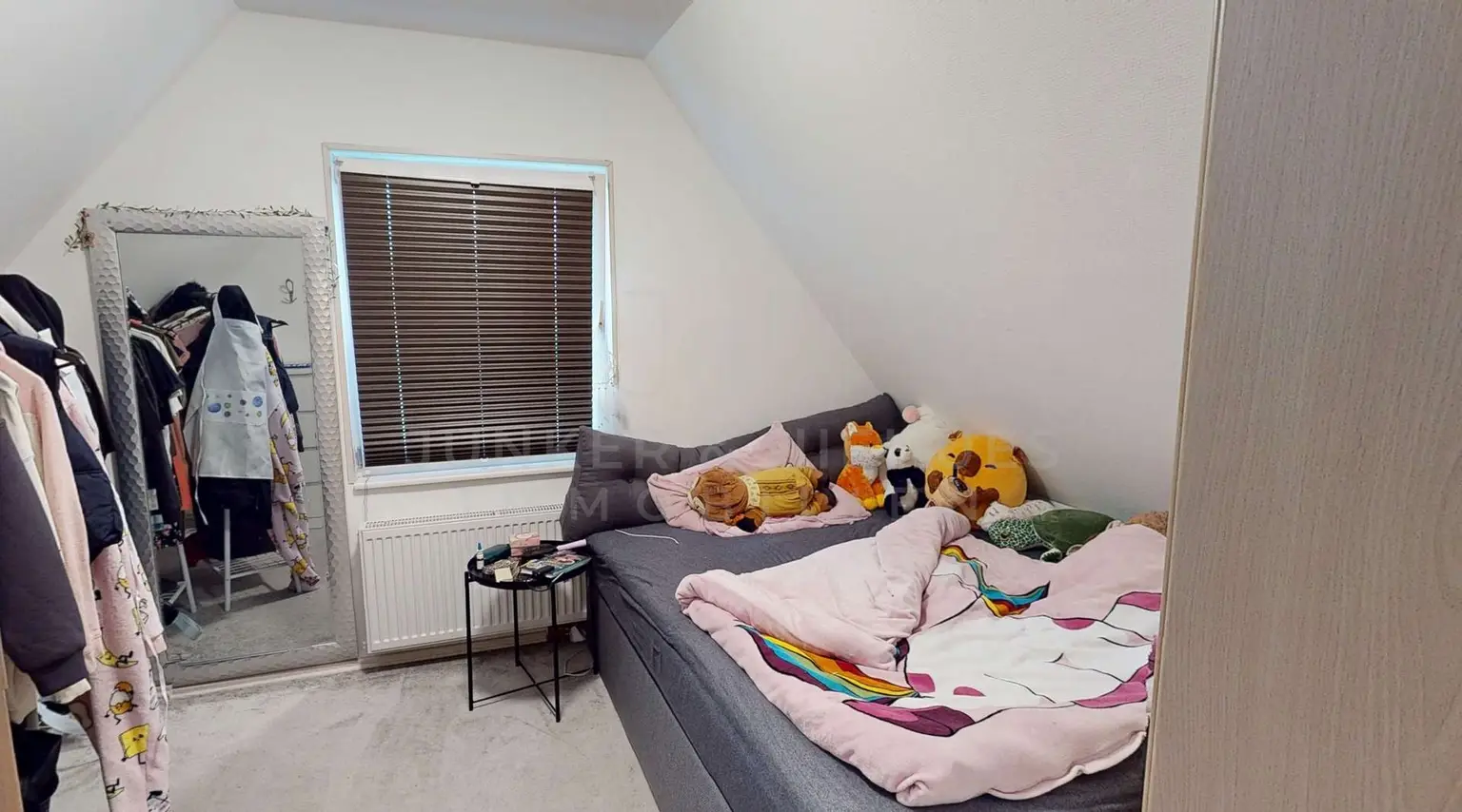Schlafzimmer DG