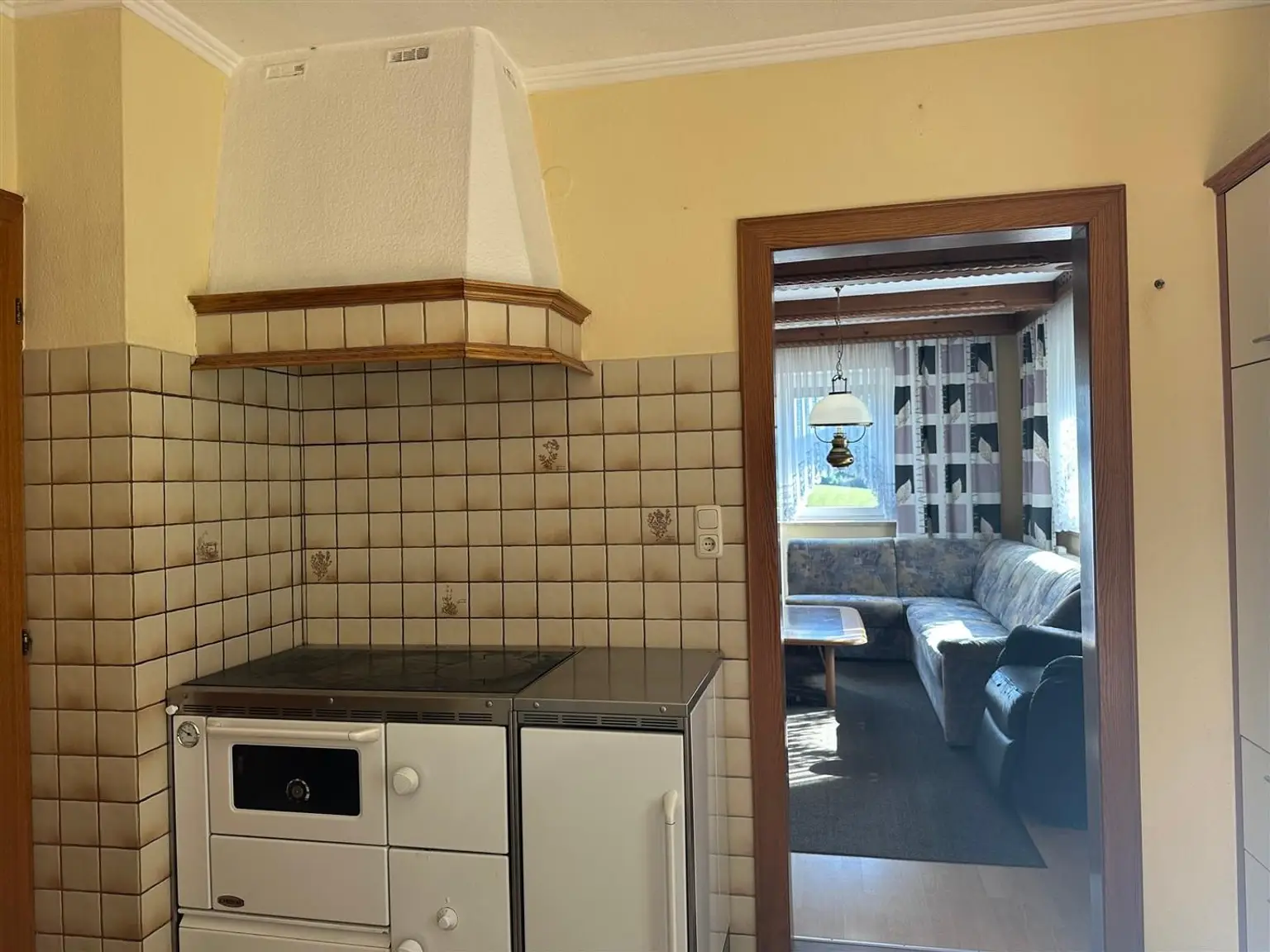 Einfamilienhaus mit Nebengebäude in ruhiger Lage