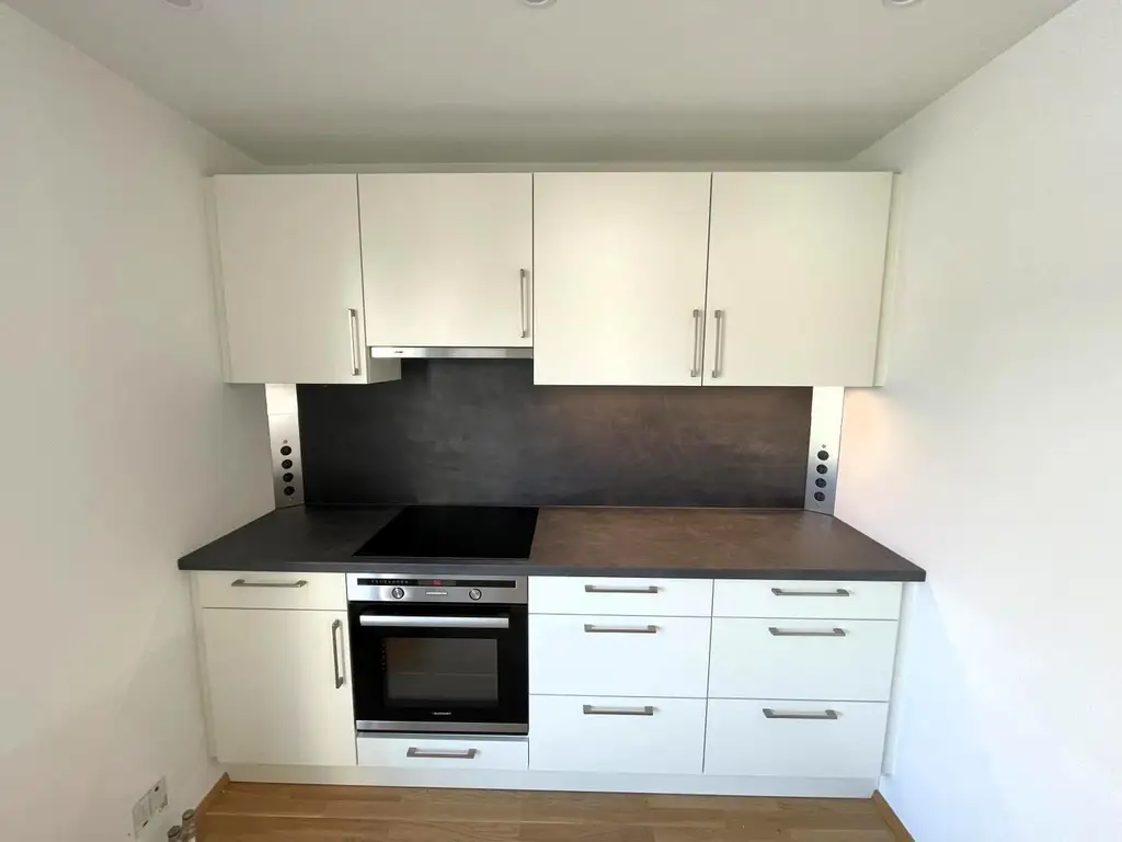 In Kürze frei. 3 Zimmer + Kabinett und 2 große Dachterrassen. Alles wie neu...!!!