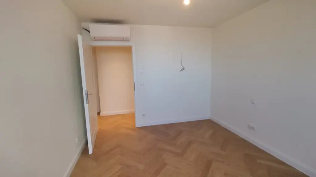 Dachgeschosswohnung der Superlative: 3 Zimmer mit viel Freifläche & Luxus pur in Citynähe : ab November zur Anmietung frei!