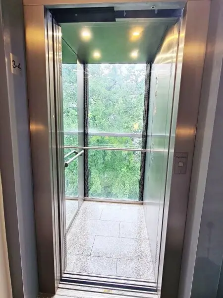 FAMILIENHIT, ENKPLATZ, gepflegte 113 m2 Neubau mit Loggia, 4 Zimmer, Küche, 2 Bäder, teilmöbliert, 3. Liftstock, U3-Nähe