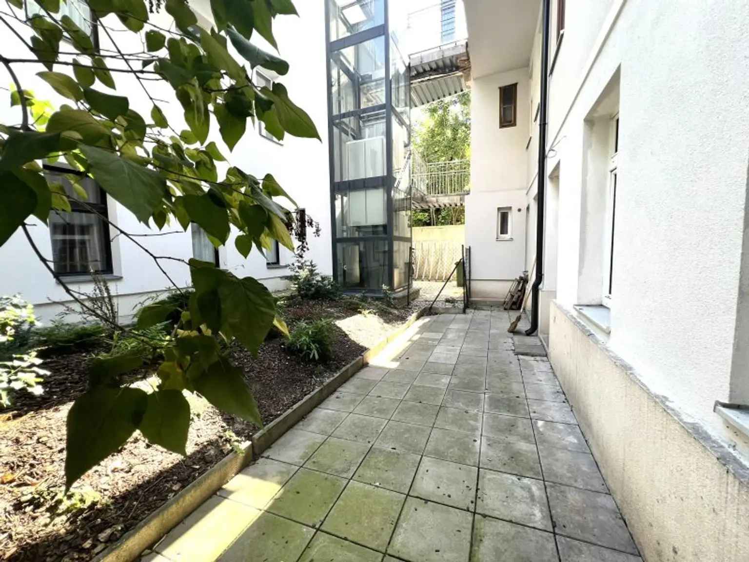 Großzügige 3-Zimmer-Praxis oder Büro mit Gartenterrasse in Wien 12 - Hetzendorf inkl. Gartenterrasse - barrierefrei(!)
