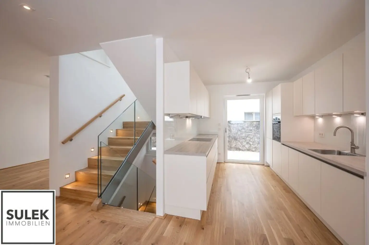 ERSTBEZUG-Townhouse: Exklusives 4-Zimmer-Townhouse mit 2 Terrassen & Tiefgaragen-Option - ab sofort