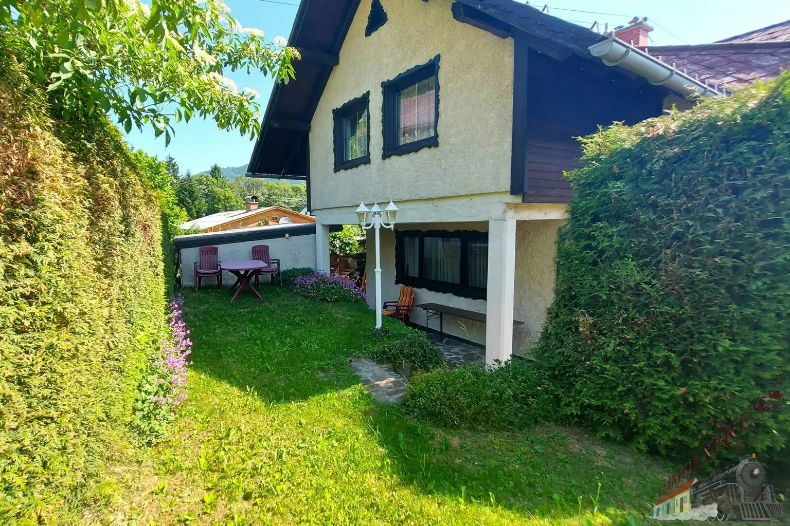 Ein-/ Zweifamilienhaus in ruhiger Aussichtslage
