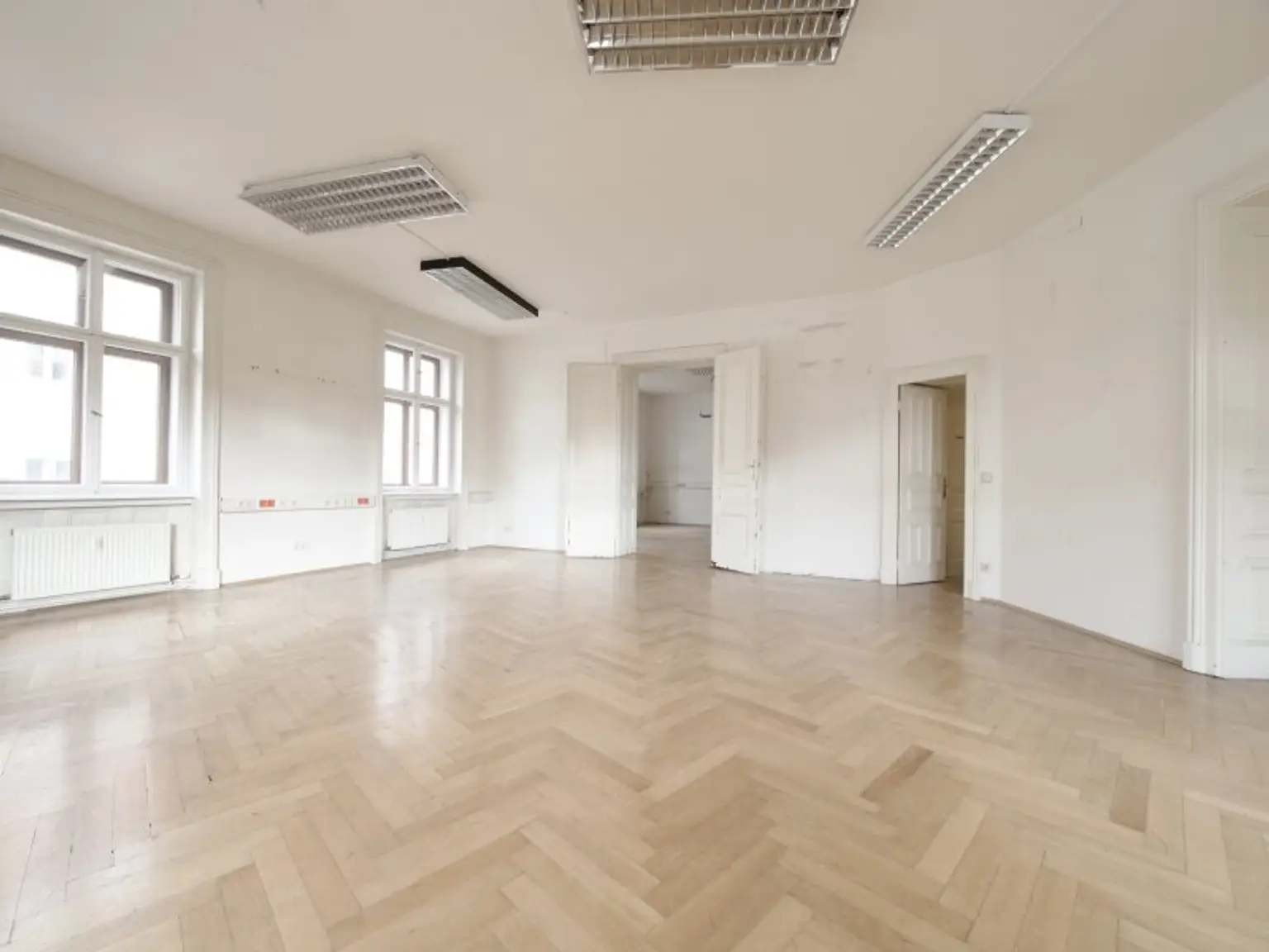 Exklusive Büro- oder Ordinationsfläche im klassischen Altbaustil in der Klagenfurter Fußgängerzone zu mieten!