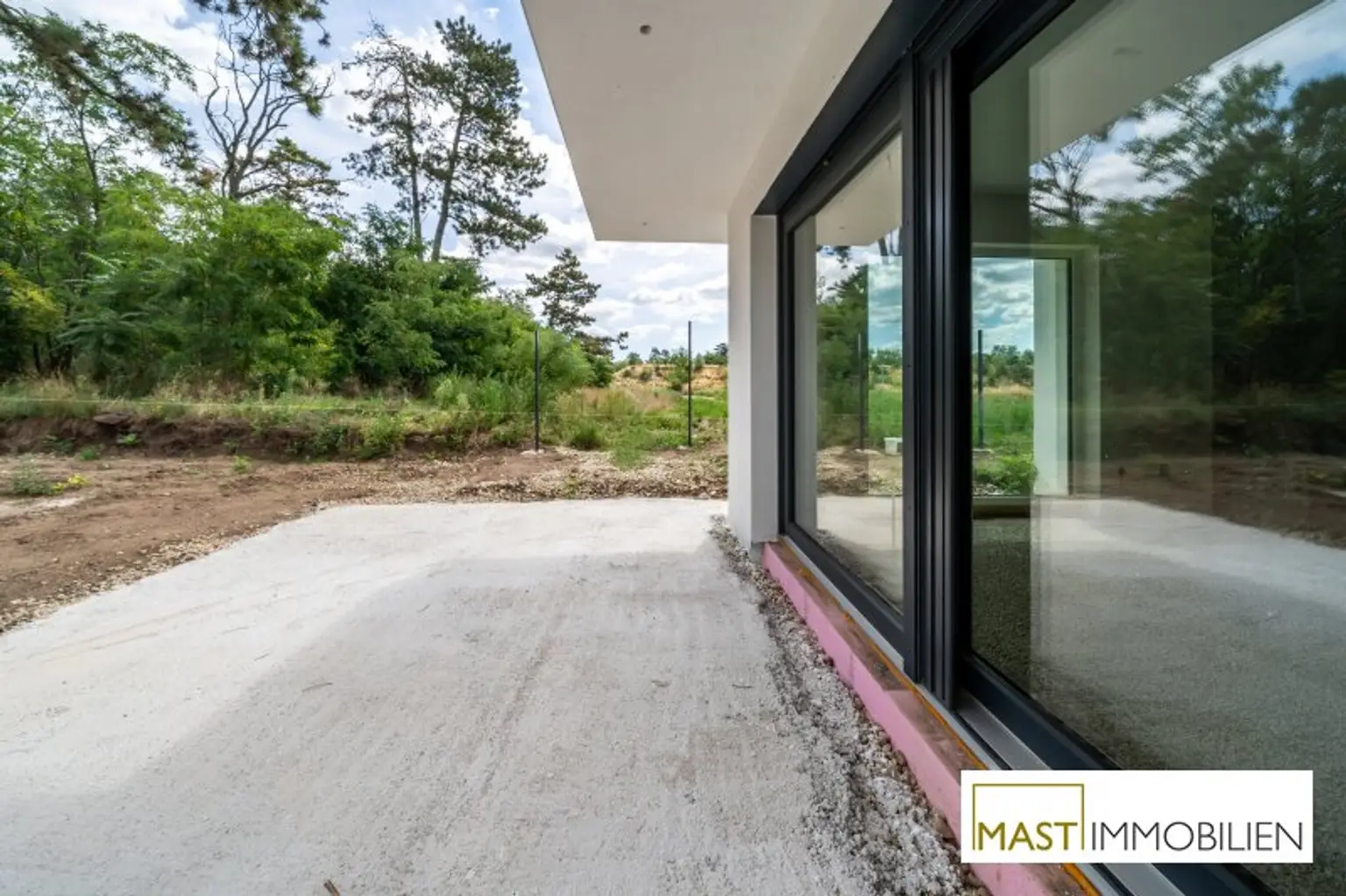 ERSTBEZUG - Modernes Einfamilienhaus mit 148 m² Wohnfläche, Balkon, Terrasse & 2 PKW-Stellplätzen in Strasshof – belagsfertig!
