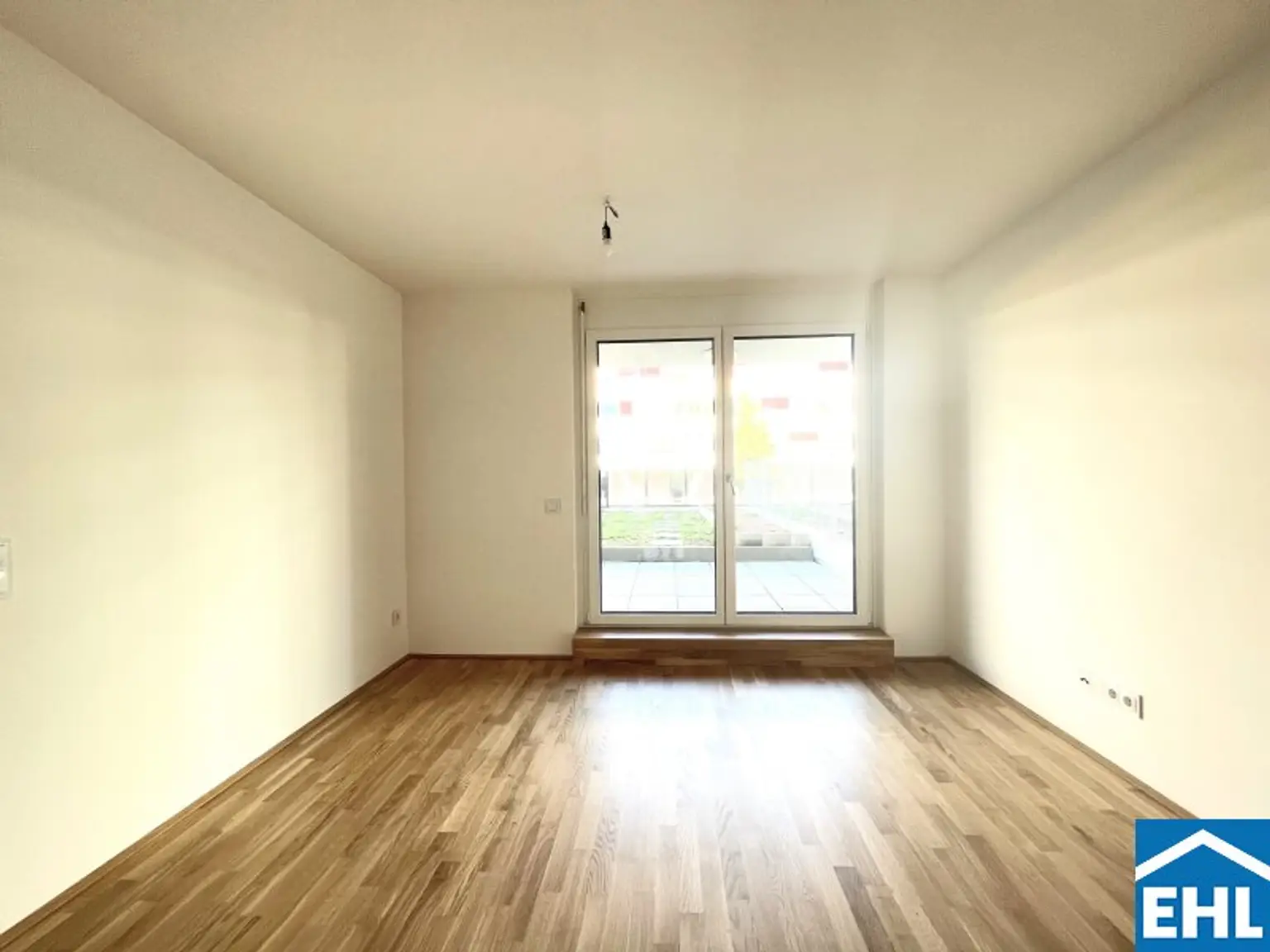 Smarte 2-Zimmerwohnung mit Freifläche direkt bei der U-Bahn!