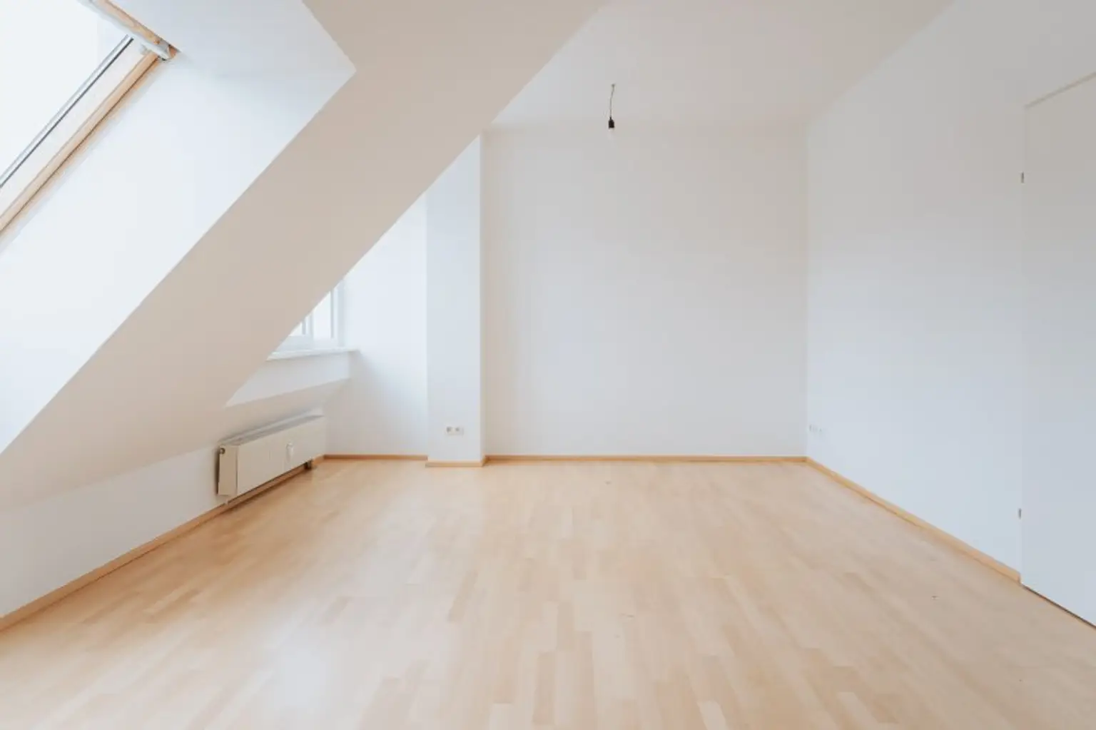 Helle 1- Zimmerwohnung im 1.Dachgeschoß