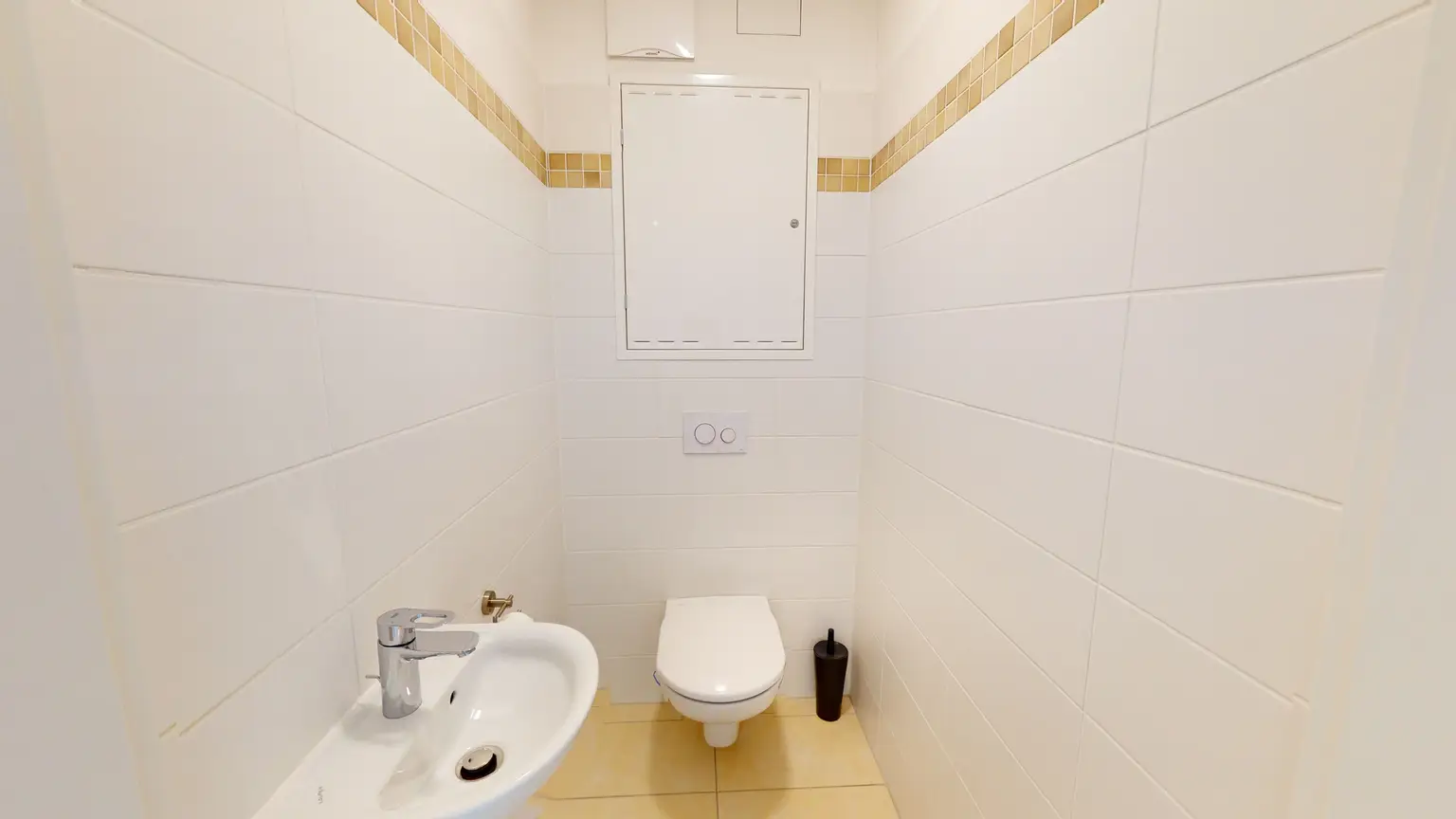 Moderne Dachgeschosswohnung, klimatisiert und gut geschnitten