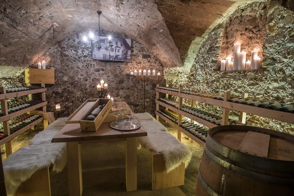 "Wein trifft Kaffee" – Erfolgreiches Lokal mit besonderem Ambiente - zur Sofortübernahme!