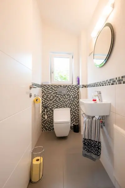 Dachgeschosswohnung in Ruhelage mit traumhaftem Grünblick, eigenem Garten und Garage