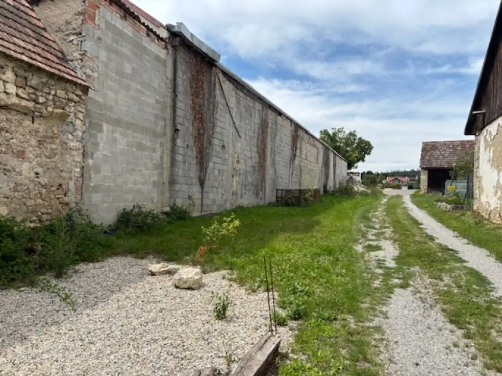 Breitenbrunn - historische (16.Jhd.), neu sanierte Wohnung samt Nebengebäuden und Garten im Ortszentrum