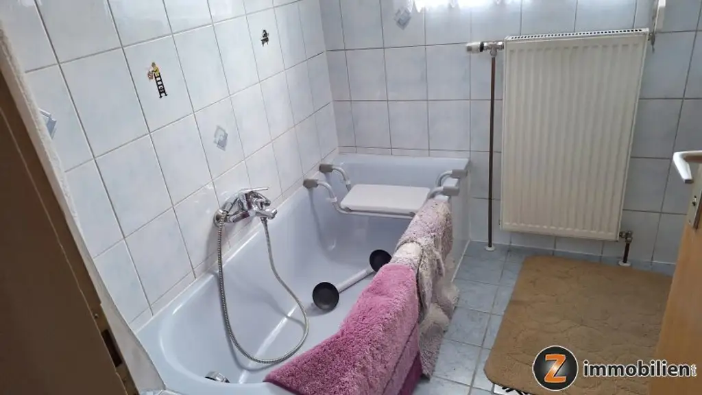 Gepflegtes Wohnhaus in ruhiger Hanglage