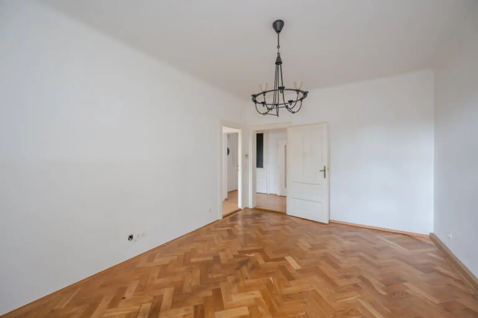 ++Fasangarten++ Altbau mit Potenzial – 2 Zimmer zum Sanieren