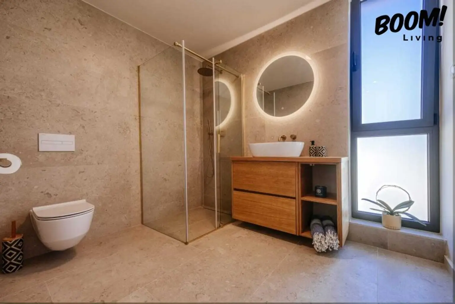 Mediterraner Traum trifft moderne Urbanität - Stillvolle Design Villa im Herzen der Insel Iz
