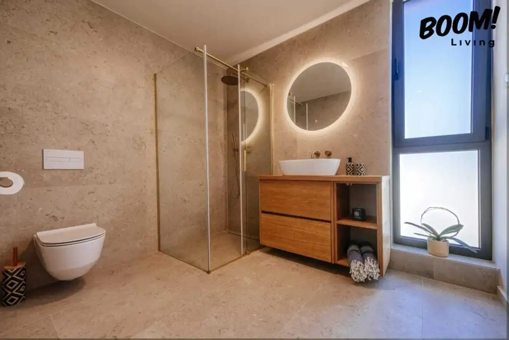 Mediterraner Traum trifft moderne Urbanität - Stillvolle Design Villa im Herzen der Insel Iz
