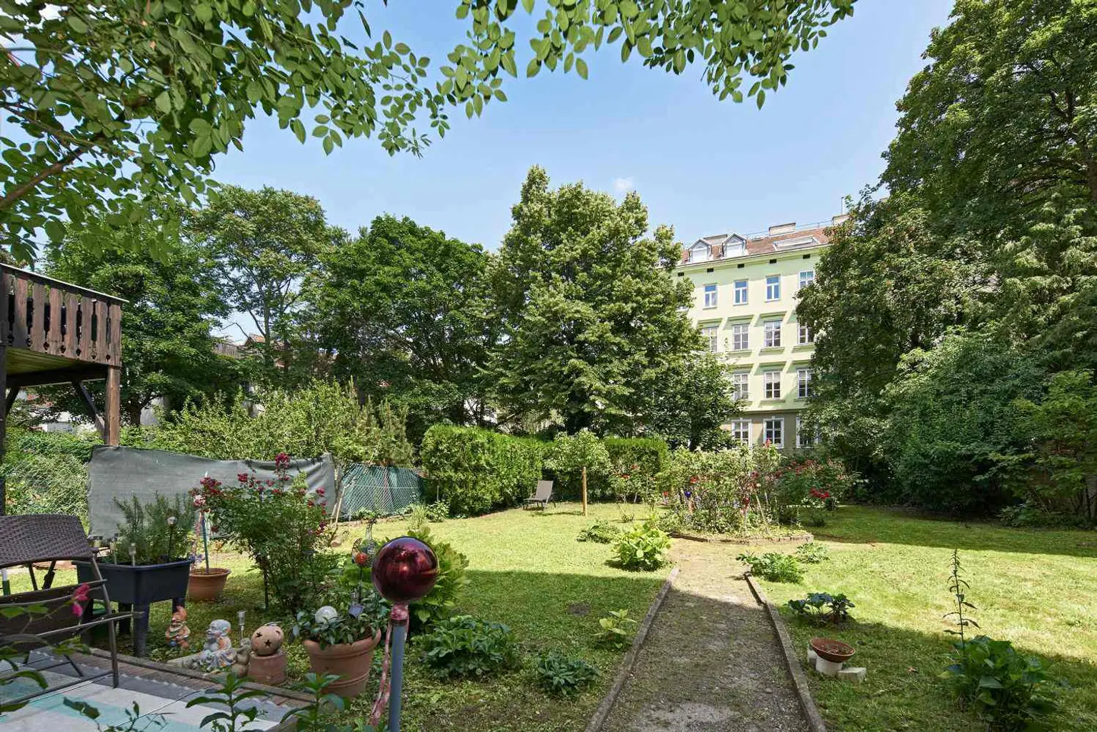 Befristet vermoietete 2-Zimmmer- Dachgeschosswohnung - 
Garten-/Hofseitig ausgerichtet!