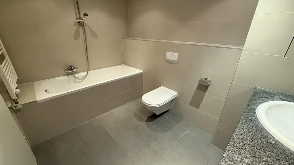 Top moderne, klimatisierte 4 Zimmer Neubauwohnung mit 2 Bädern und 16m² Balkonfläche!!!