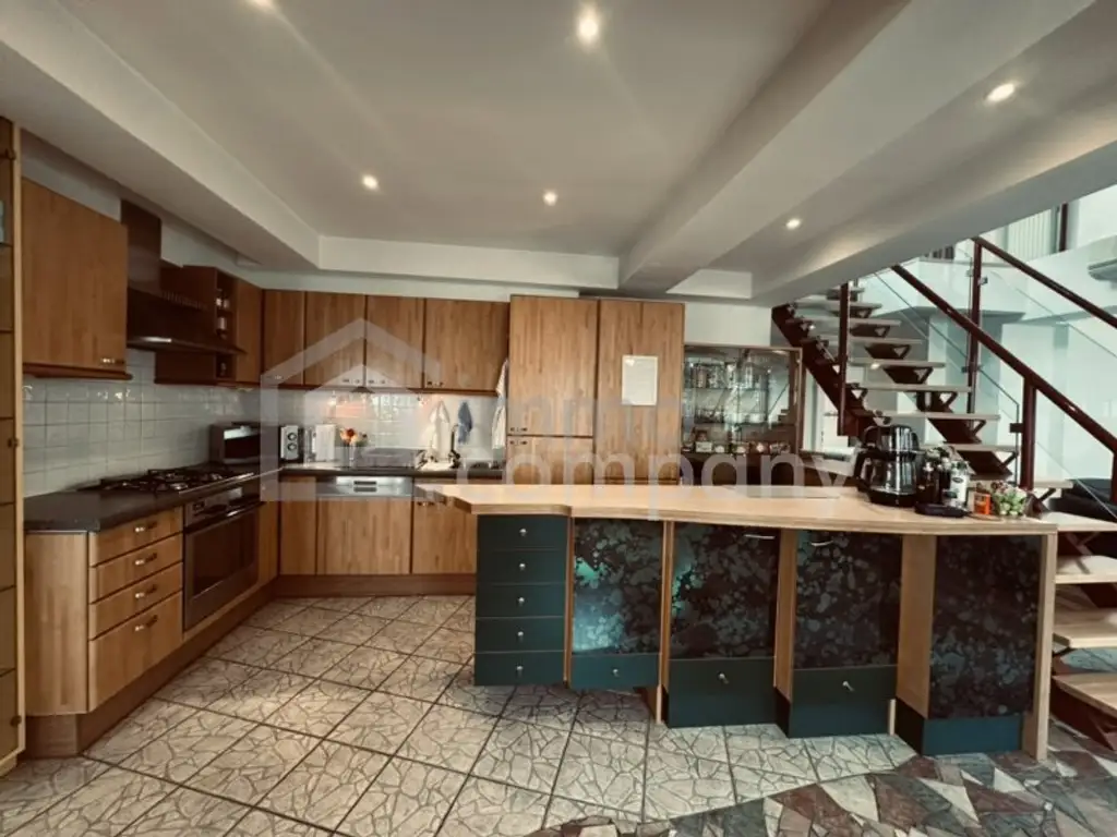 Dachgeschosswohnung in 1040 Wien – modern, geräumig, mit Balkon!