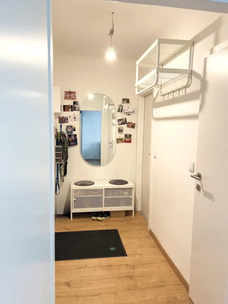 "Neu renovierte 1-Zimmer-Wohnung mitten im 12ten!"