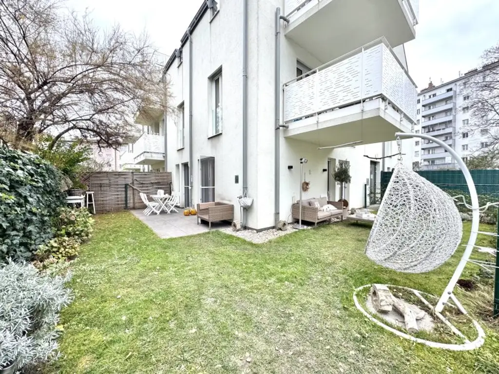 Hofseitiger Gartentraum mit großzügiger Außenfläche - in 10 Minuten beim Donauzentrum - Verfügbar ab 03/2026