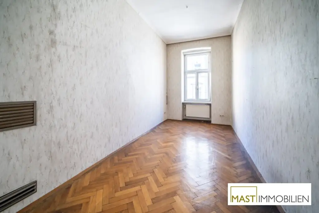 *NEU* Sanierungsbedürftige 4-Zimmer Wohnung mit Kirchenblick