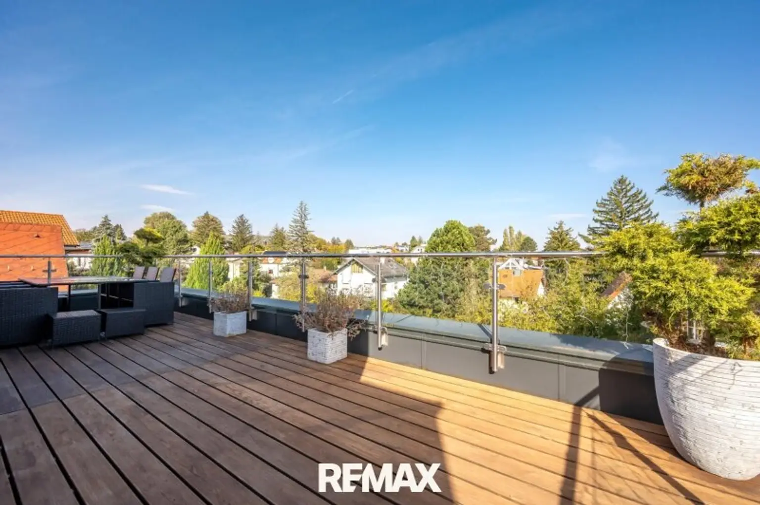 großzügige Freiflächen