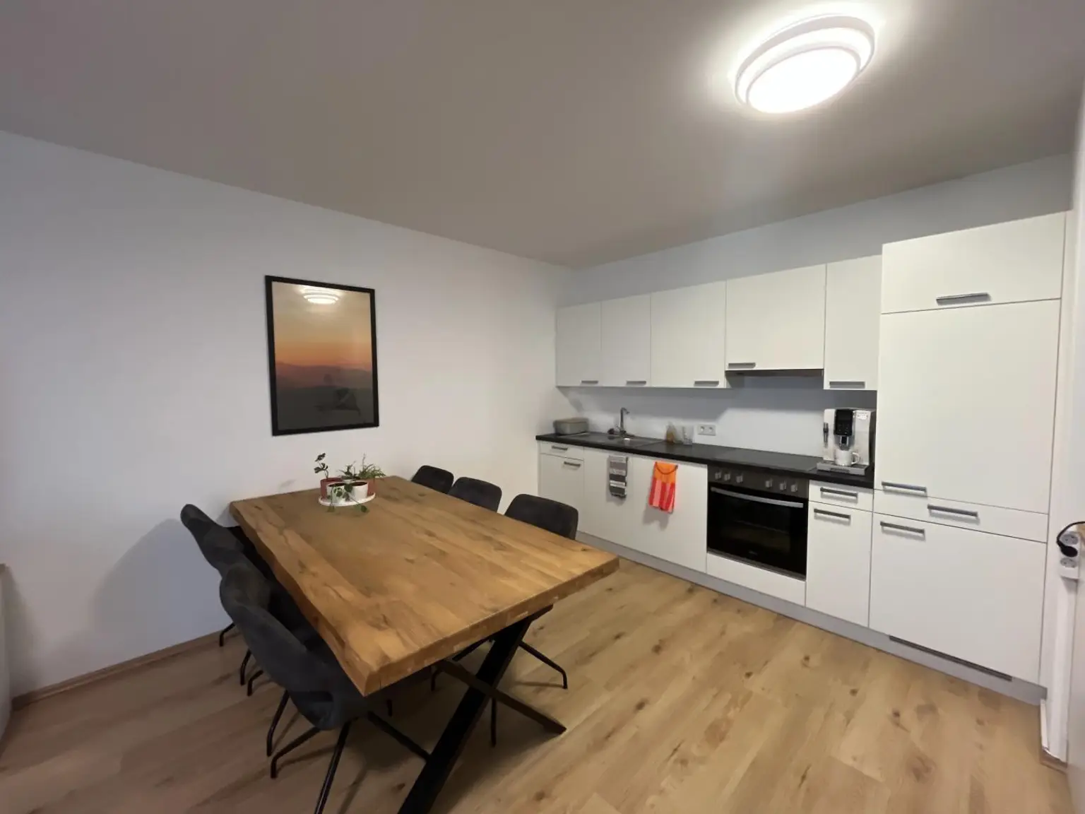 Zentrumsnahe 3-Zimmer-Wohnung mit Küche und 2 Tiefgaragenplätzen!