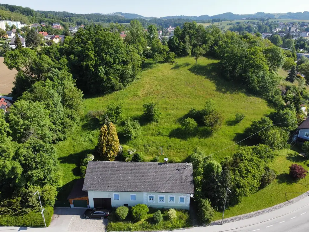 Traumhaftes Grundstück mit atemberaubendem Fernblick und charmanten Einfamilienhaus