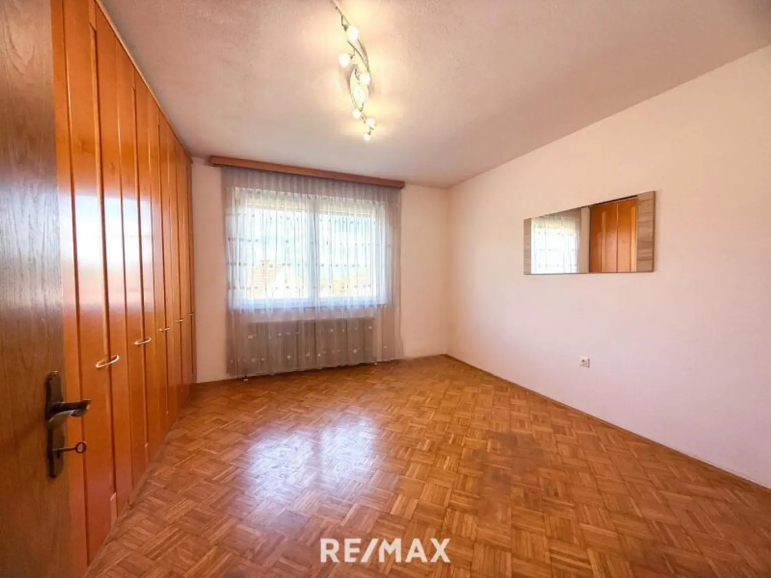 *** Gemeinschaftsprojekt oder Investment? Zwei Häuser, sechs Stellplätze, großes Grundstück in Toplage! ***