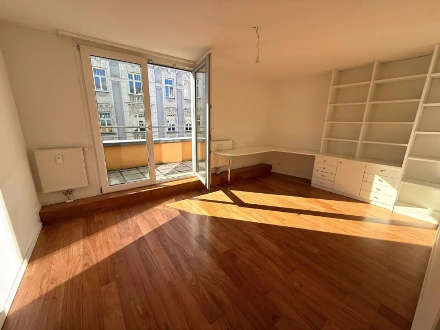 Erfüllen Sie sich ihren DG-Traum - 1 Gartenterrasse mit ca. 100 m² + 5 zusätzliche Terrassen mit gesamt ca. 50 m² + 1 Garagenplatz im Eigentum