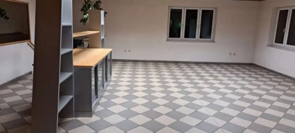 GEWERBEOBEKT MIT RENDITE-MÖGLICHKEIT: BÜRO - LAGER - WERKSTATT - STELLFLÄCHEN