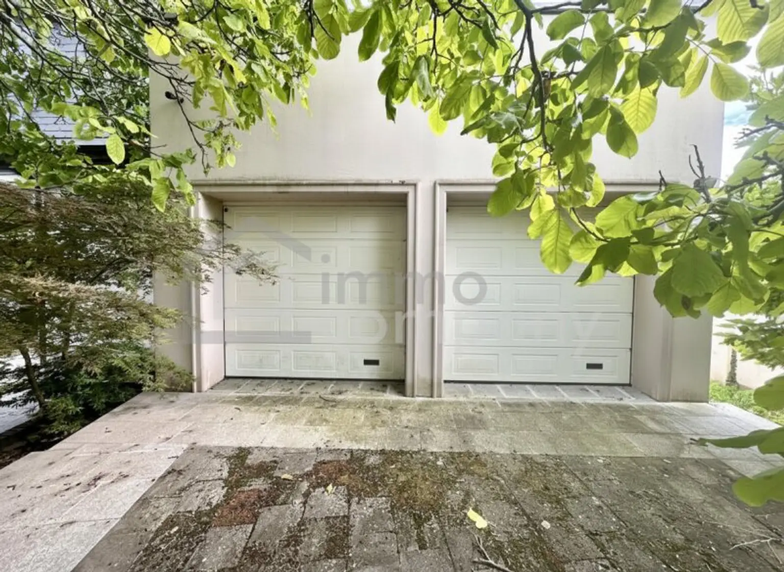 Luxuriöse Villa in Hamuliakovo: 600m², 14 Zimmer, Erstbezug mit Stadt- und Grünblick!