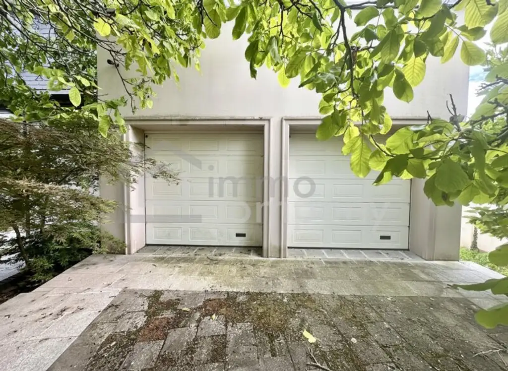 Luxuriöse Villa in Hamuliakovo: 600m², 14 Zimmer, Erstbezug mit Stadt- und Grünblick!