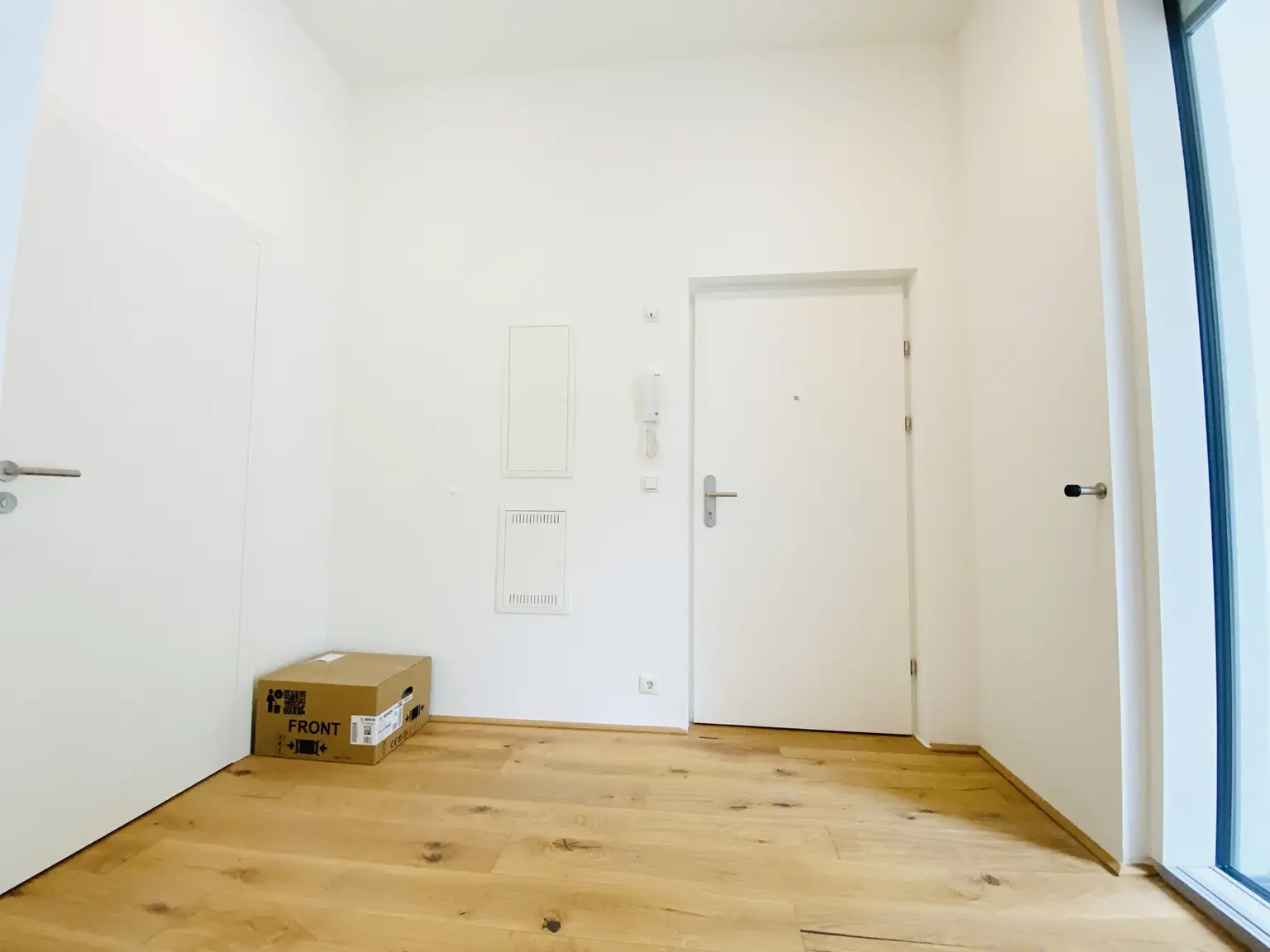 Exklusiver Erstbezug nach Sanierung - 3-Zimmerwohnung mit Freifläche in den ruhigen Innenhof