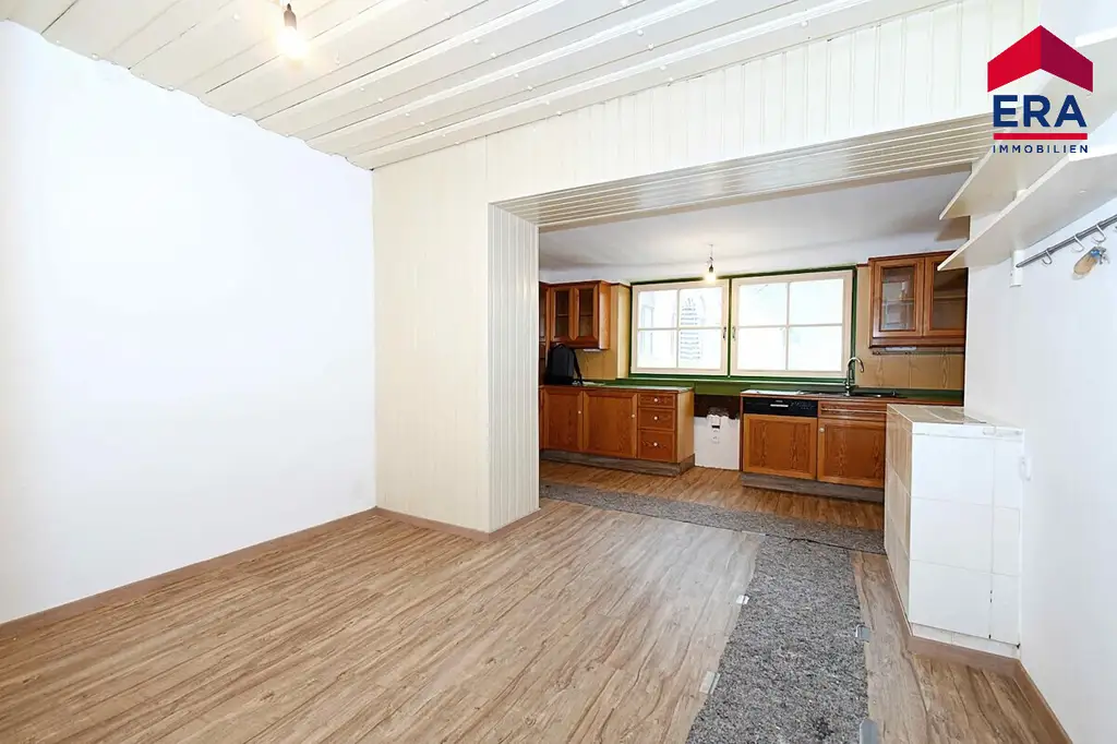 Sanierter Bauernhof mit zwei Wohnungen und großem Grundstück –ideal für Pferdeliebhaber und Familien