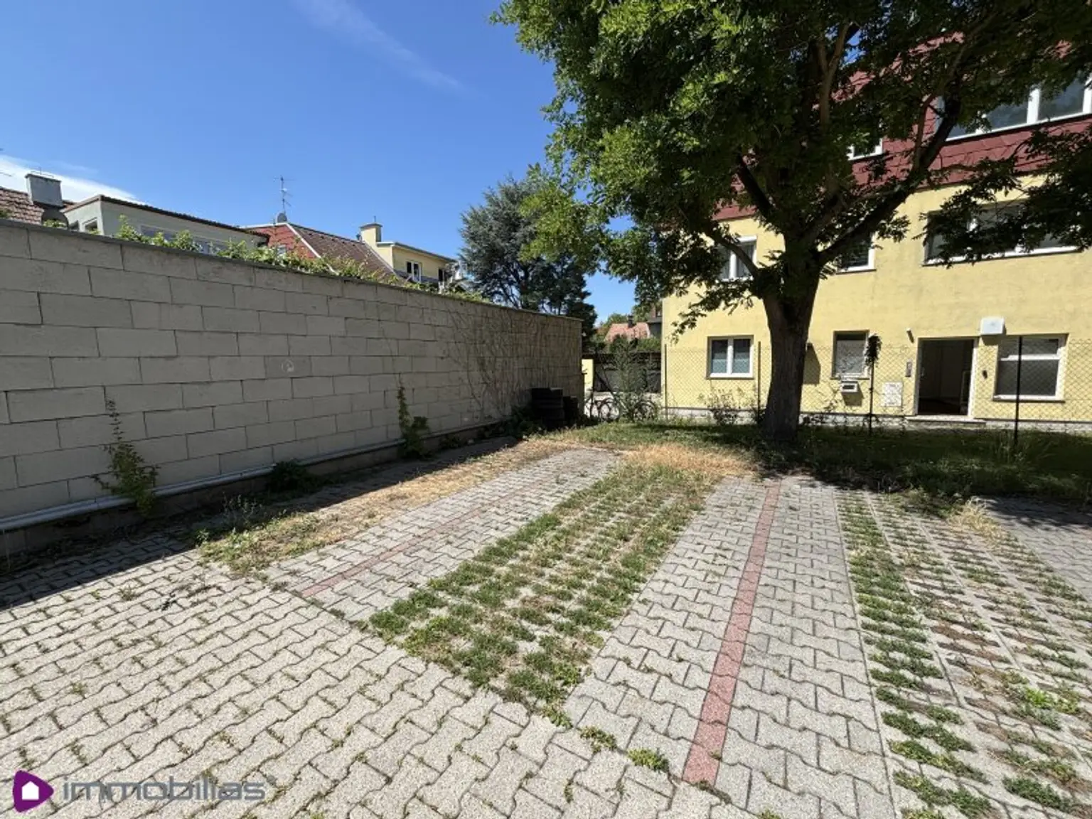 Charmante 3-Zimmer-Wohnung mit Gemeinschaftsgarten und Parkplatz im Herzen von Gänserndorf