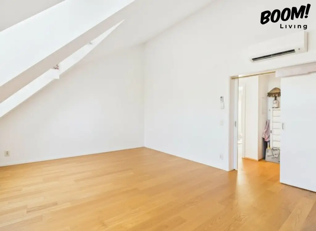 Helle 3-Zimmer-Dachgeschosswohnung mit großer Terrasse in 1200 Wien