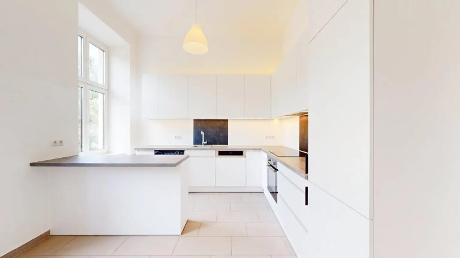 Große und klassisch schöne Altbau-Wohnung | 5 Zimmer | 2 Bäder | Lift | am Liechtensteinpark