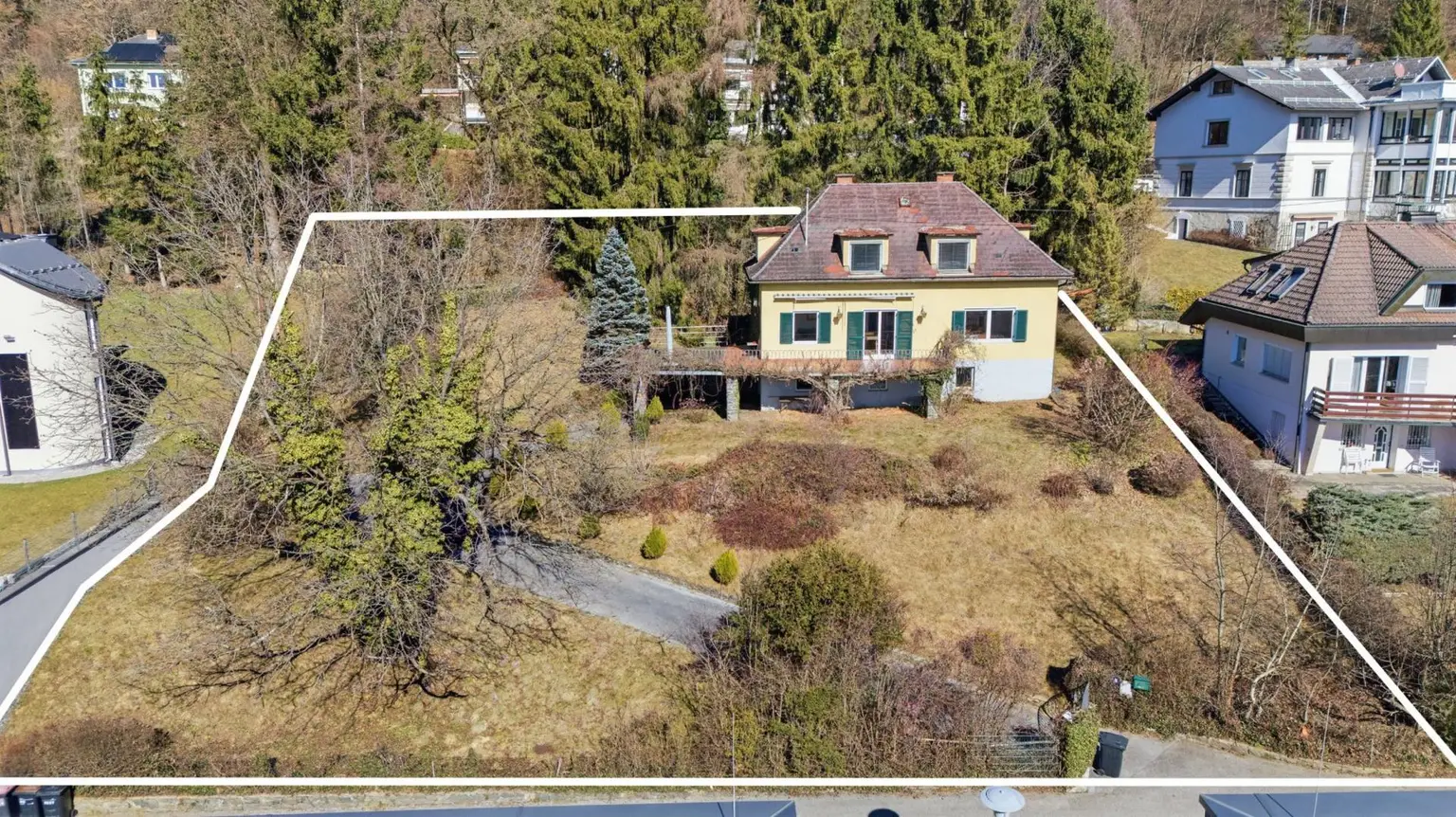 Grundstück samt Altbestand