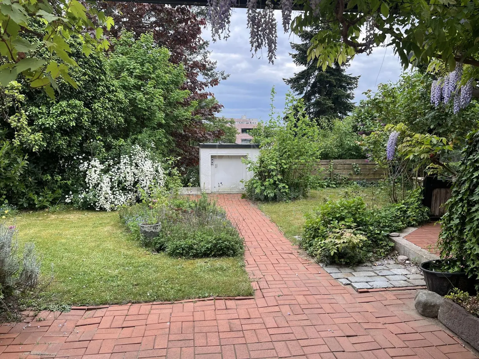 Garten mit Lastenaufzug