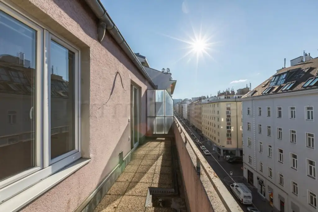 Fasanviertel - Neuadaptierte DG-Wohnung mit  9 m2-Westterrasse im 6. Liftstock