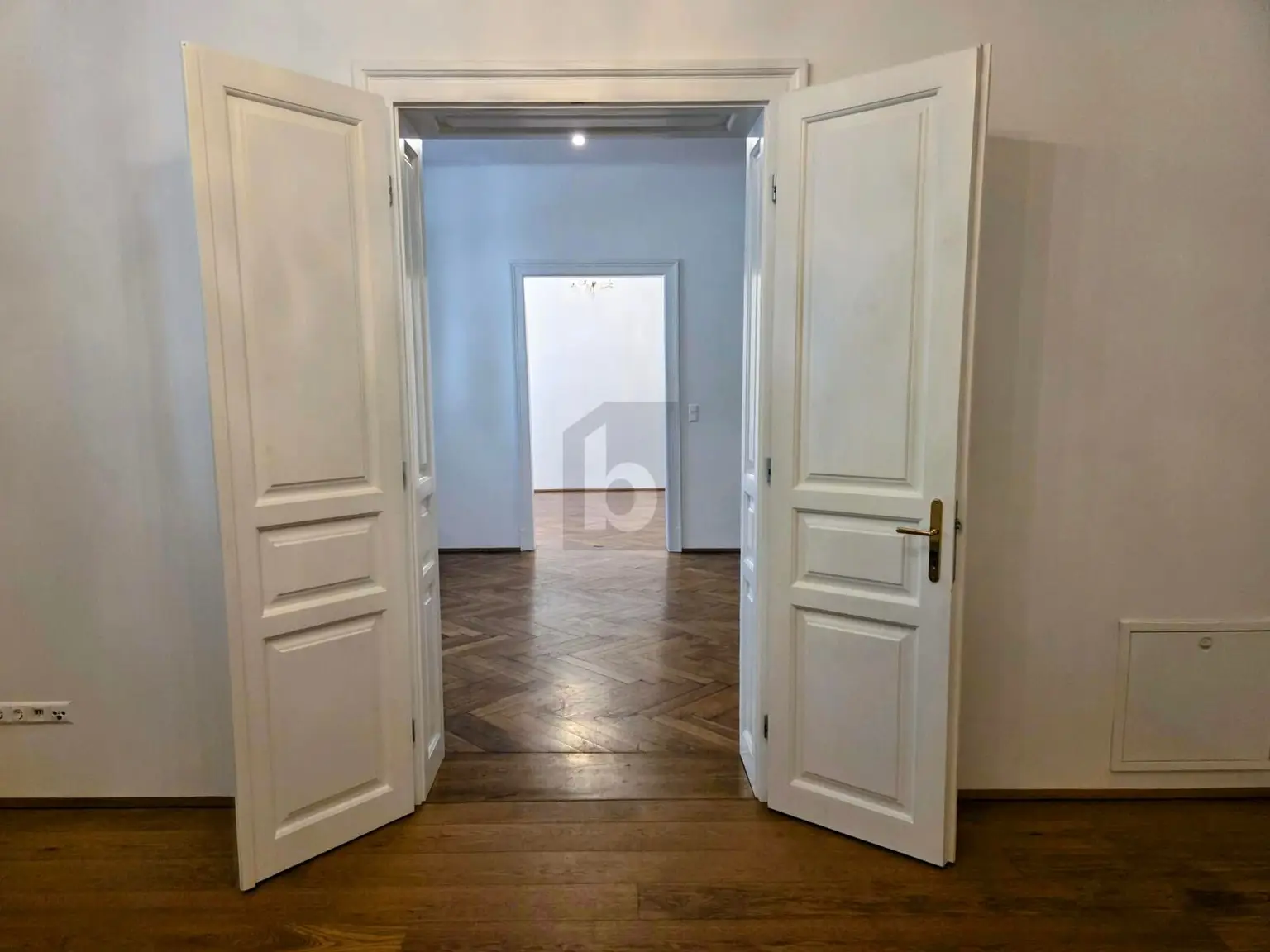 TRAUMHAFTE ALTBAUWOHNUNG MIT BALKON - MODERN & VOLLRENOVIERT