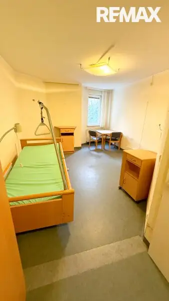 Ehemaliges Seniorenheim, gewerbliche Widmung, große Dachterrasse & 16 Garagen in Wiener Neustadt – Top Chance!