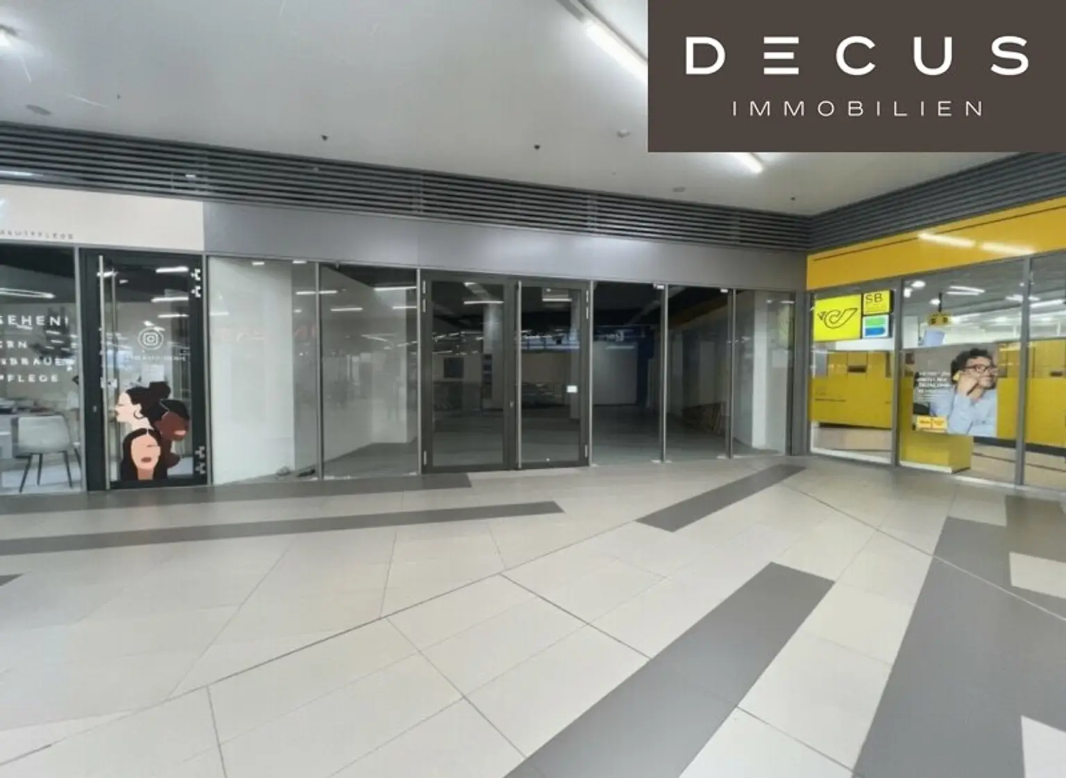 Schaufenster - von der Mall aus gesehen
