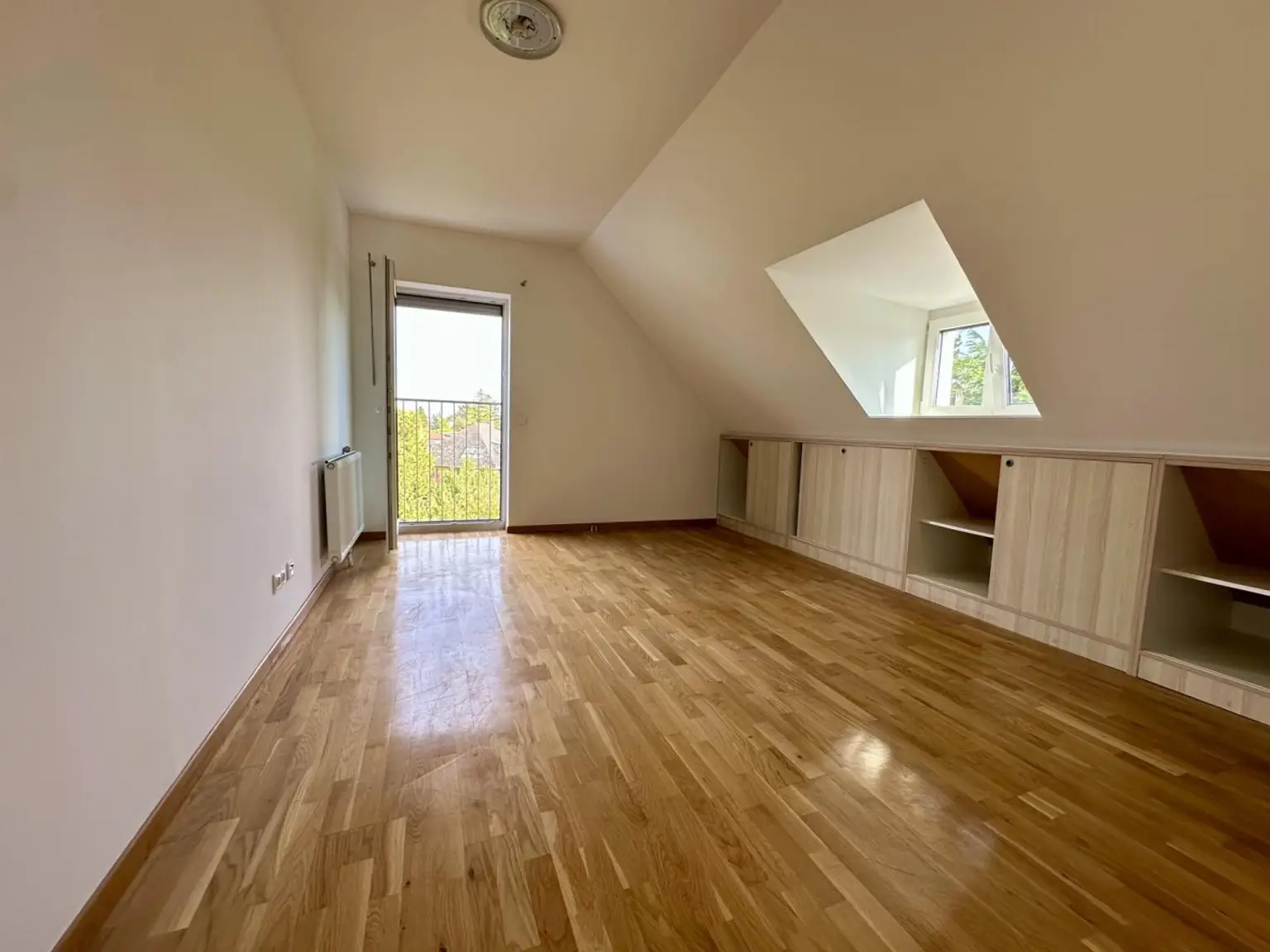 Großes Haus mit vielen Nutzungsmöglichkeiten - Wohnen und/oder Gewerbe!