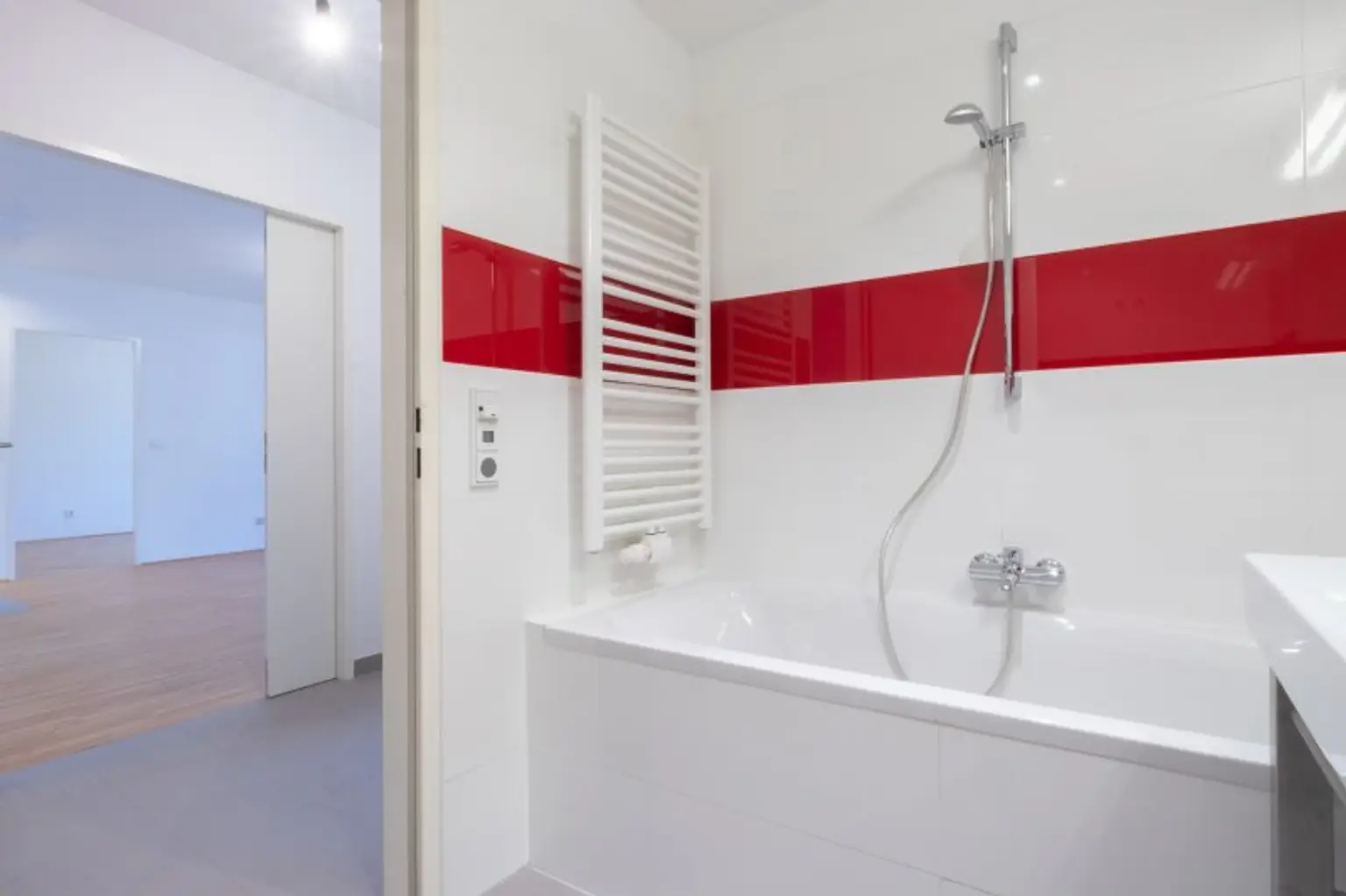 HOFSEITIG! ruhige 3-Zimmer-Wohnung mit bester Ausstattung!
