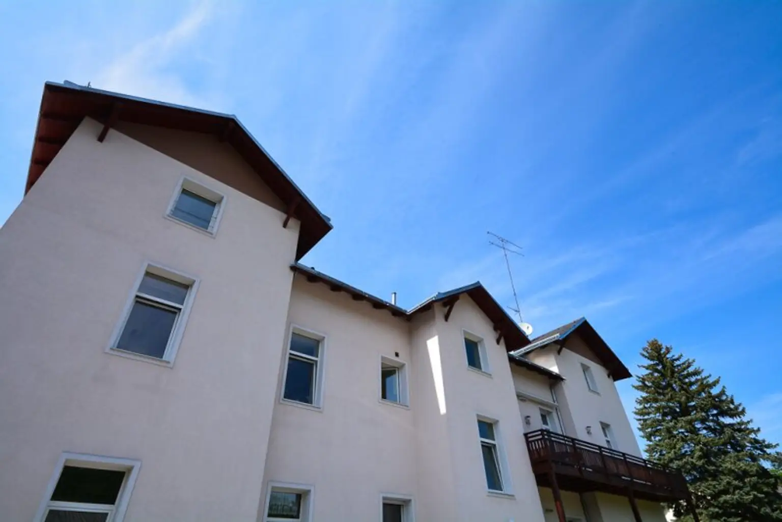 Großzügige Altbauwohnung im Zentrum von Pressbaum